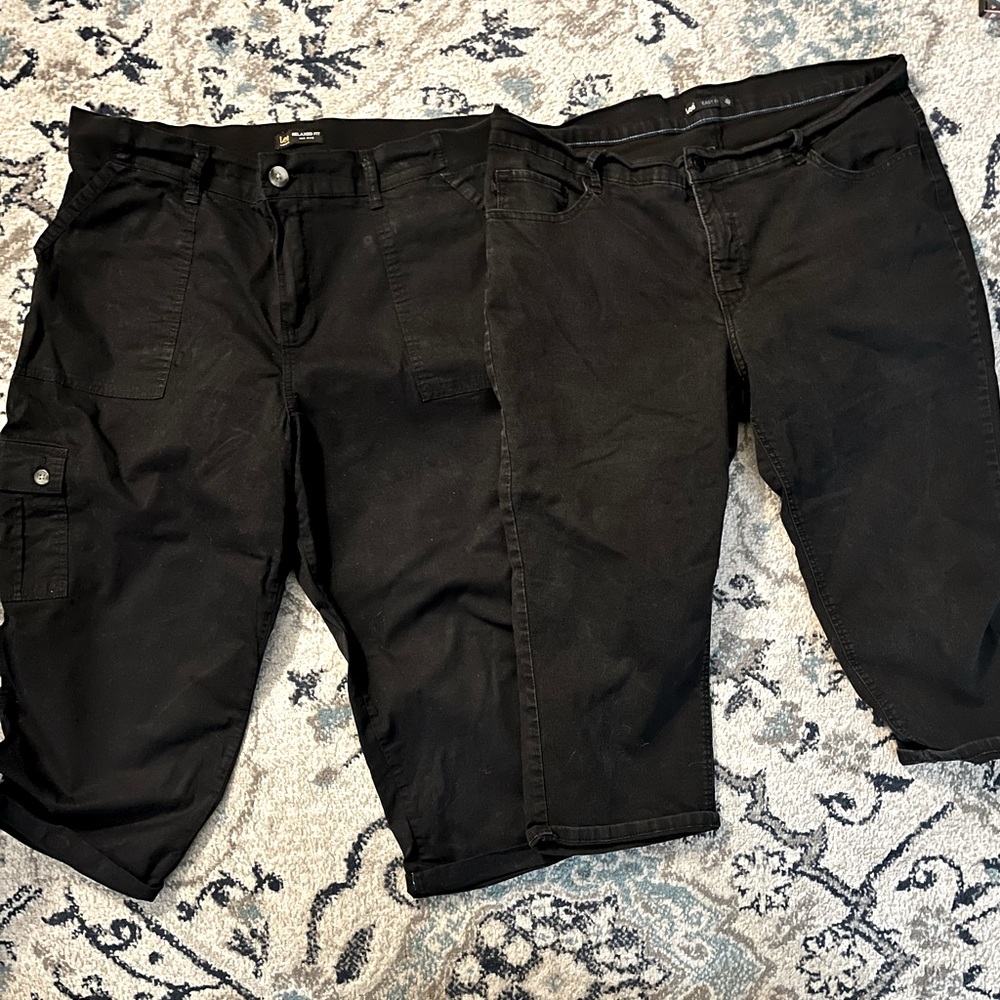 Bundle of 2 pairs of Lee relaxed and easy fit black capris size 18W